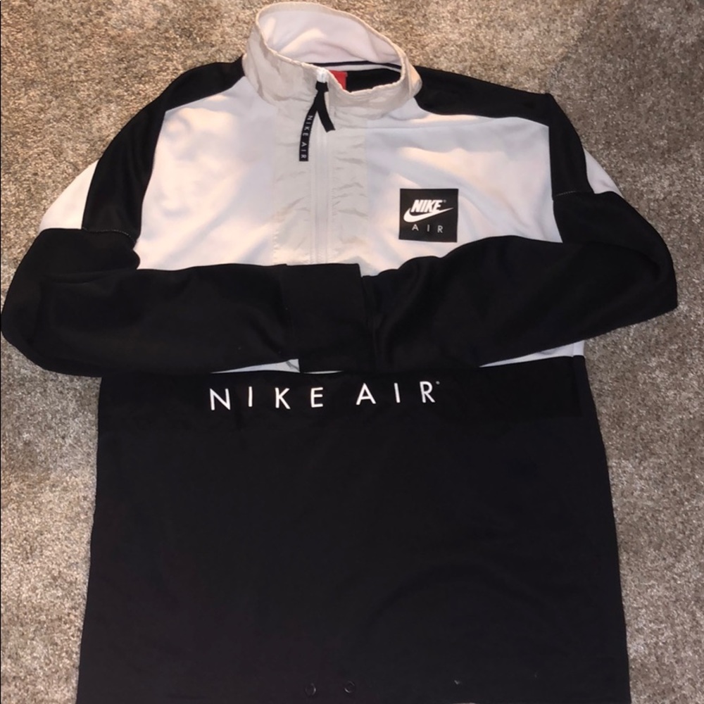 Nike air sweater can be for men or women